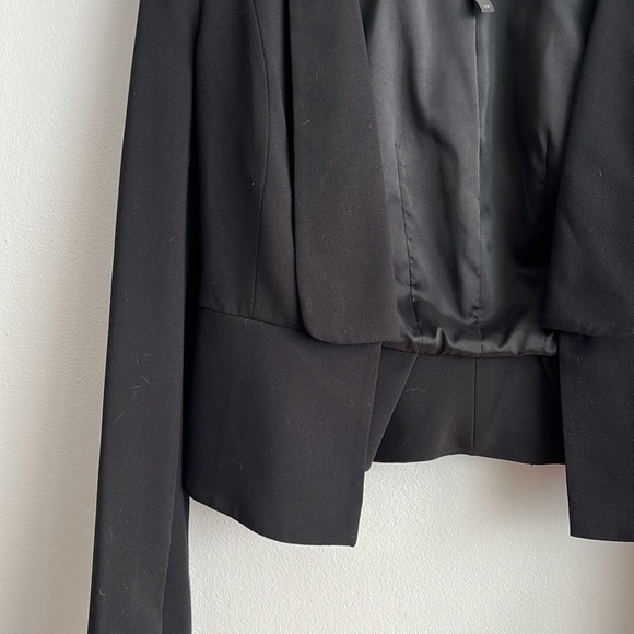 Cropped BCBG blazer in black - Picture 3 of 4